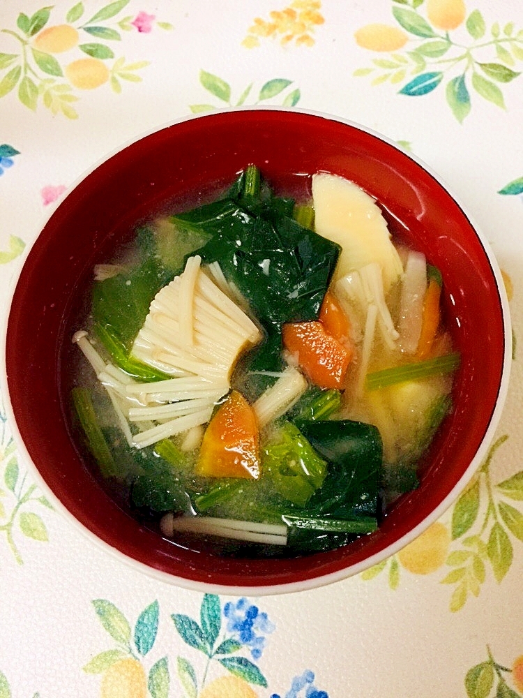 えのきだけと大根人参ほうれん草のお味噌汁