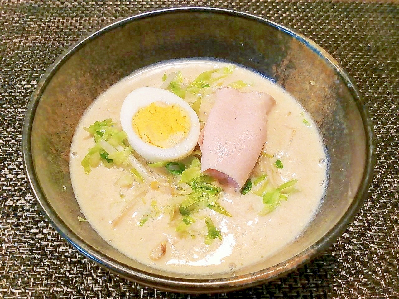♪とろみスープが麺に絡む♡胡麻豆乳ラーメン♪