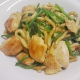 鶏肉とほうれん草のバター焼きうどん