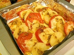 トマトとポテトとチーズの重ね焼き★バジルソース