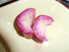 箸よ休め…!色あざやか、紫一色のなす甘酢漬け