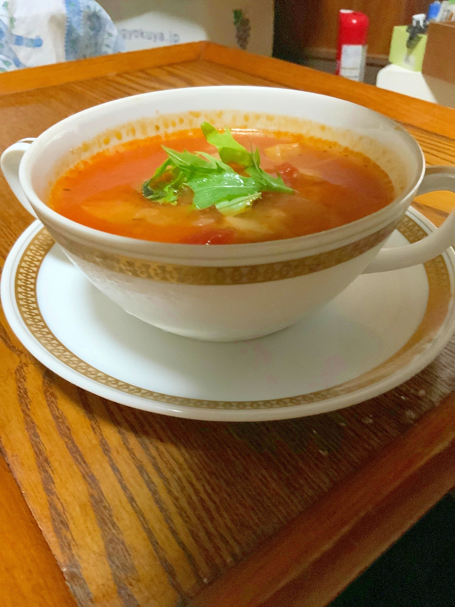 赤いトマトスープ＊蒸し大豆缶、ベーコンを使って