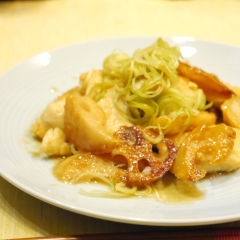 鶏むね肉とれんこんのがっつり系香味だれ