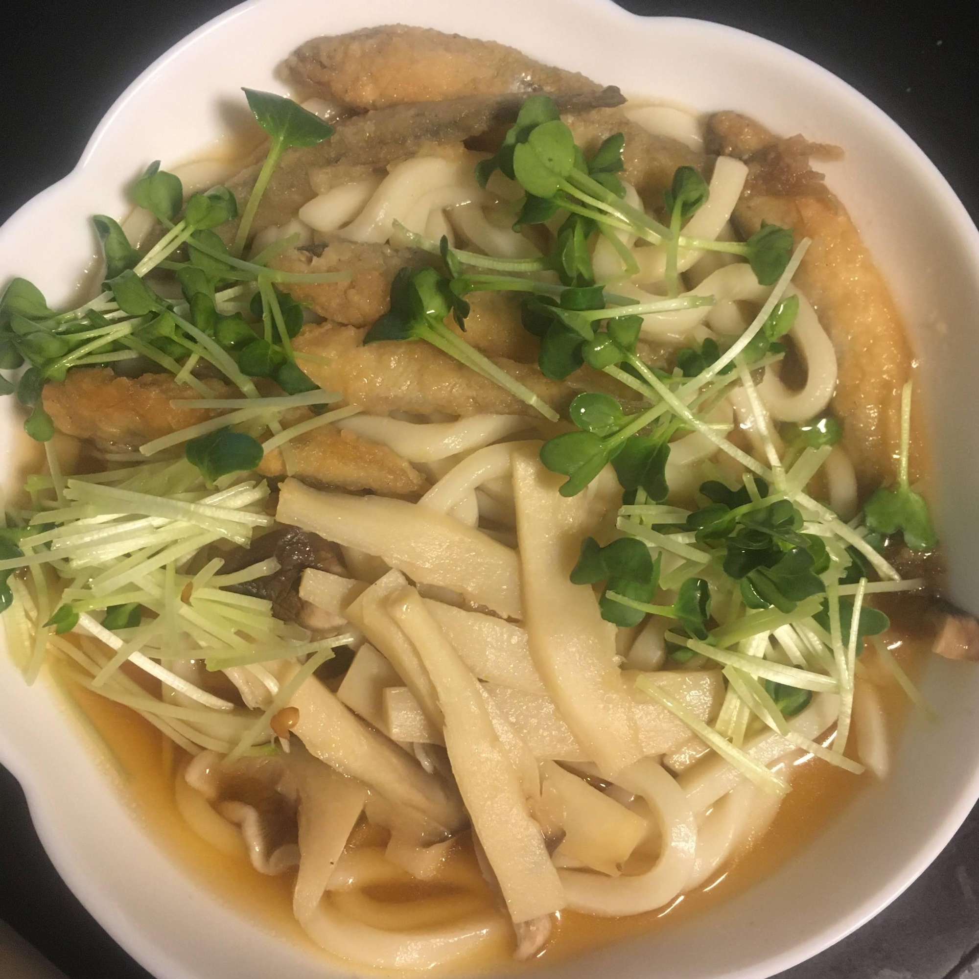 わかさぎのから揚げ、エリンギ、かいわれのうどん