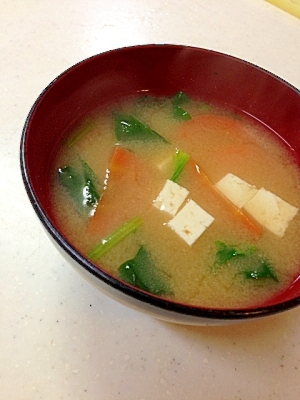 人参とほうれん草と豆腐のお味噌汁 レシピ 作り方 By Tukuyo93 楽天レシピ