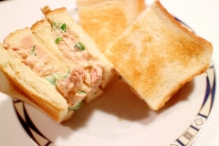 朝食に、お弁当に♪九条ネギを使ったツナサンド