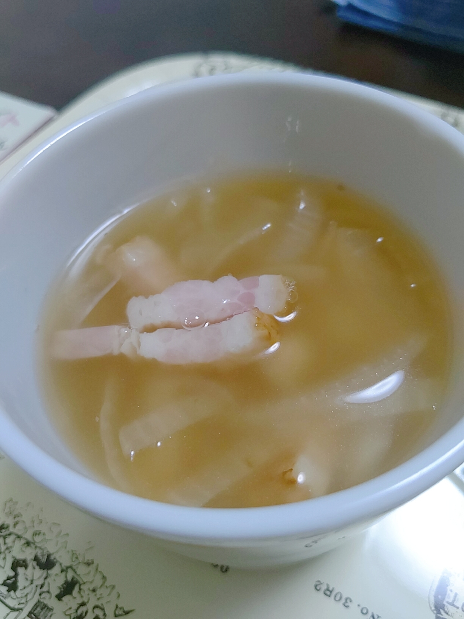 タマネギとベーコンのスープ