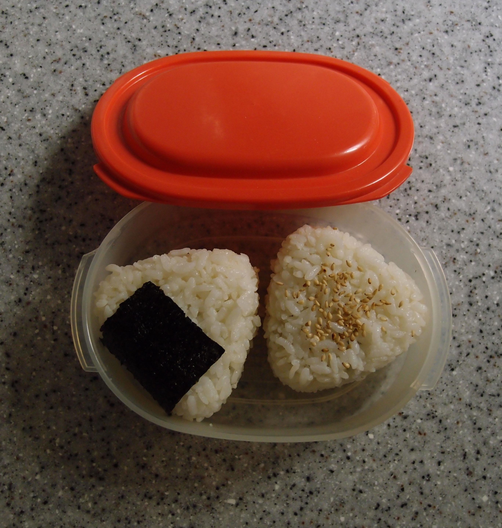 カニかまのバターソテーのおにぎり弁当