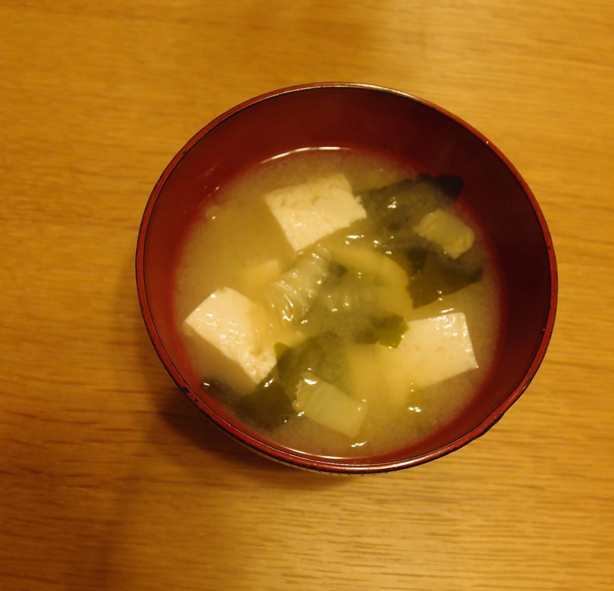 白菜と豆腐とわかめのお味噌汁