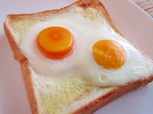 冷凍卵で 目玉がふたつの目玉焼きトースト レシピ 作り方 By ちえ Sキッチン 楽天レシピ