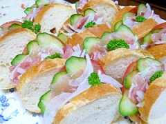 フランスパンで生ハムサンド☆