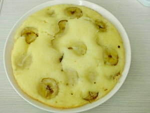 白いお皿にのったふわふわバナナパン