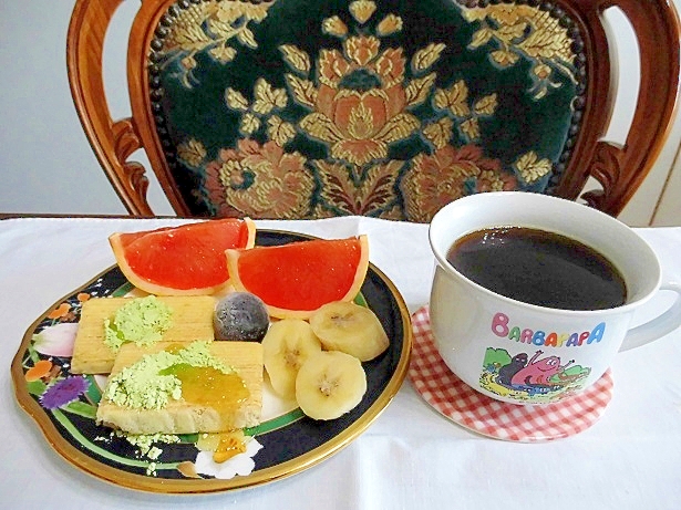 ケーキとフルーツのデザート