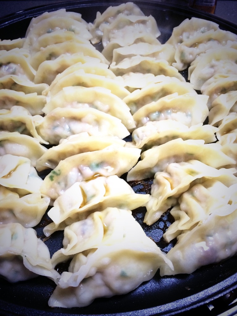 鍋の準備が面倒な時に♪チルド餃子の簡単レンジ蒸し