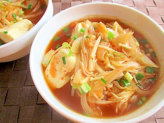豆腐とえのきが入ったキムチスープ