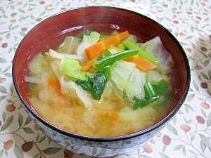 野菜たっぷり味噌汁