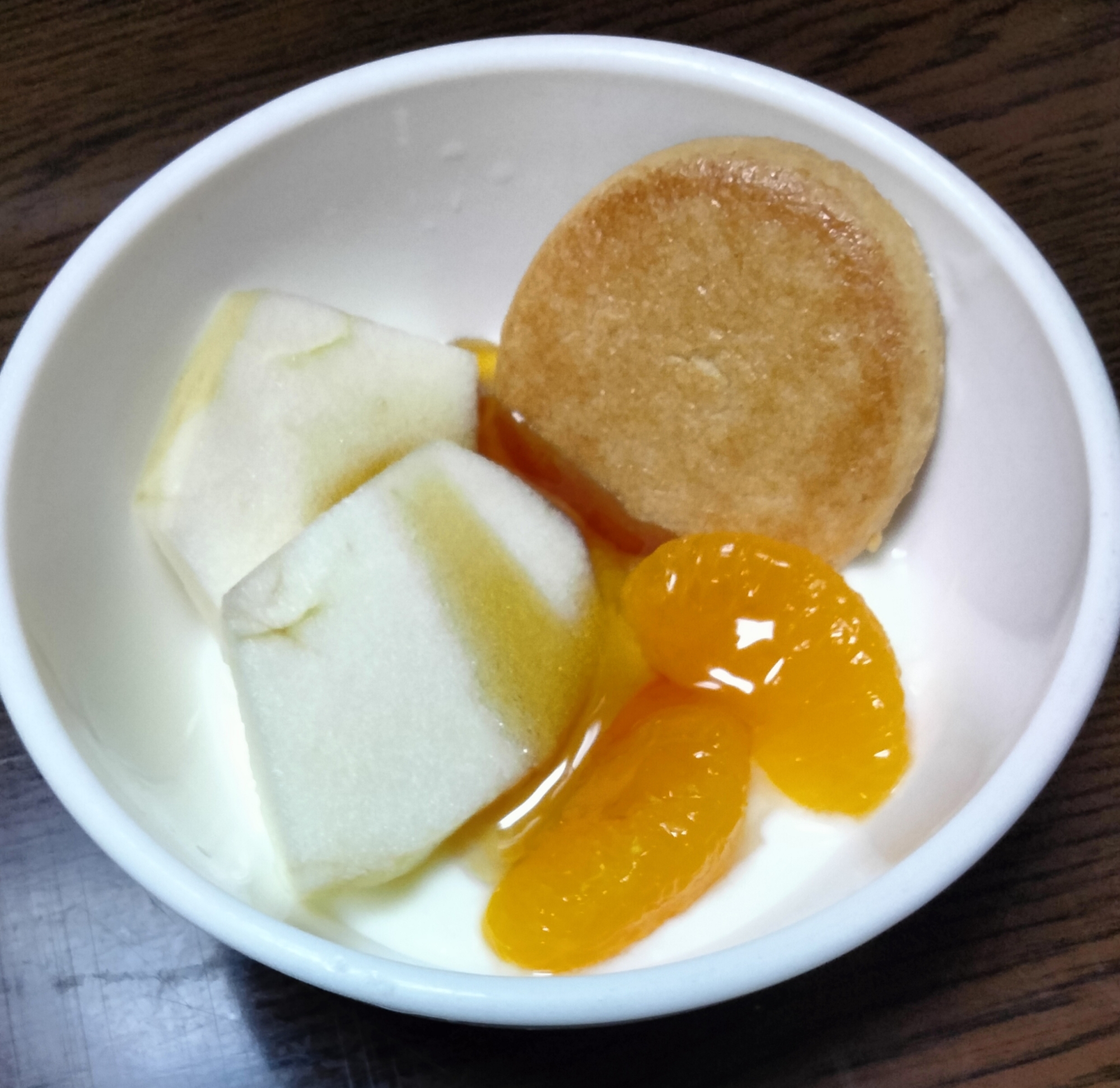 今日のヨーグルト♡りんごみかん&クッキー