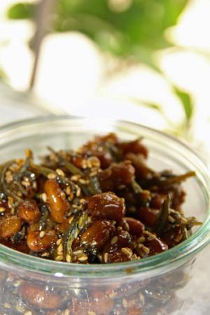 残った節分豆(炒り大豆)で黒糖大豆に