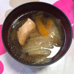 魚のダシが美味しいね 鮭のお吸い物 レシピ 作り方 By ウキウキるんるんキッチン 楽天レシピ