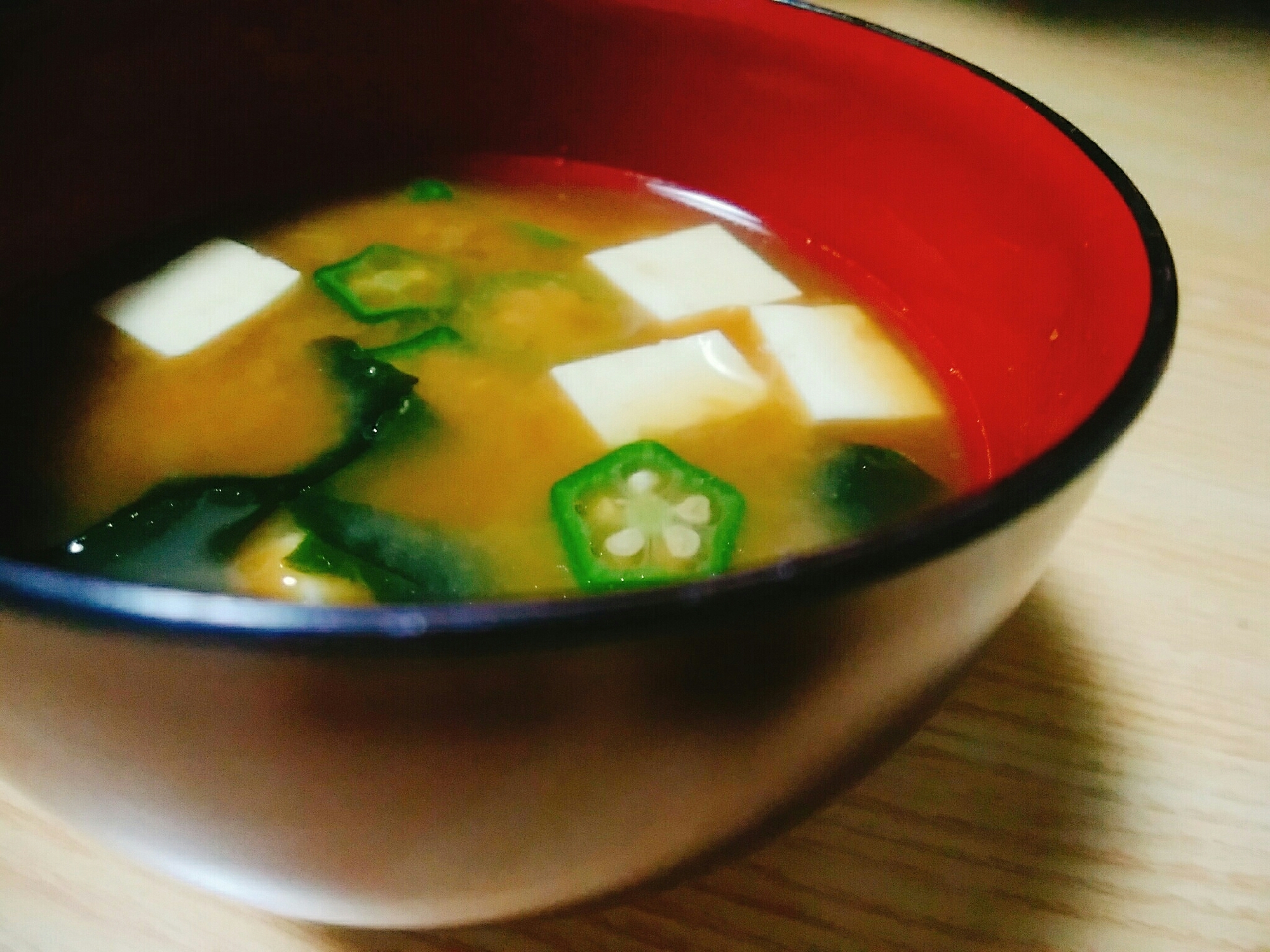 豆腐とオクラとわかめの味噌汁