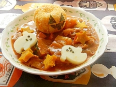 普通のカレーライス→ハロウィンカレーライスに変身