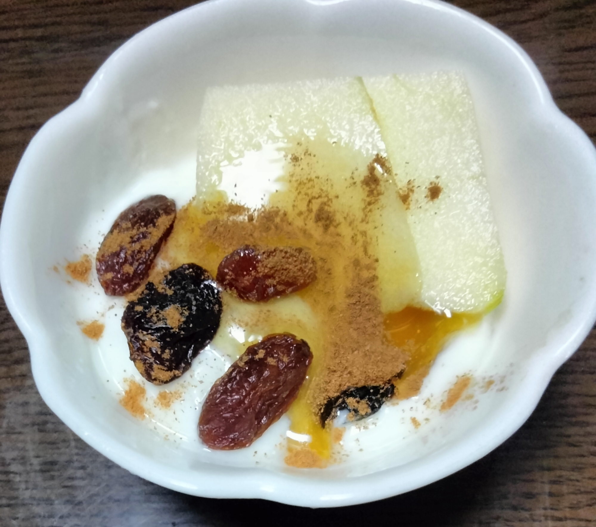 今日のヨーグルト♡りんご&レーズン