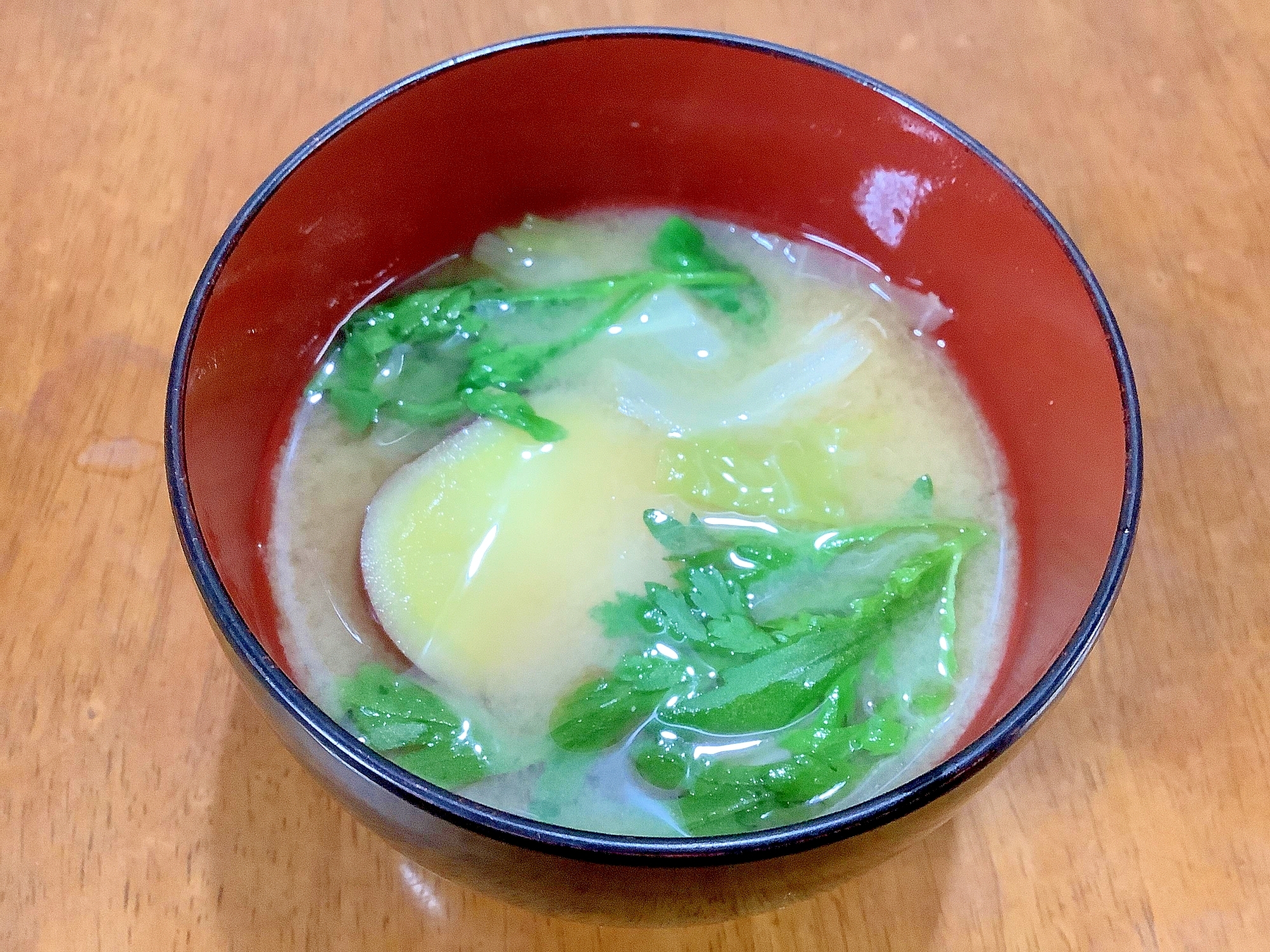 食べきり！春菊とさつまいもとキャベツの味噌汁