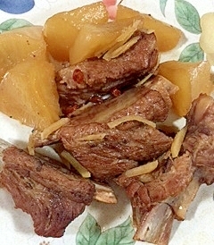 スペアリブと大根の煮物