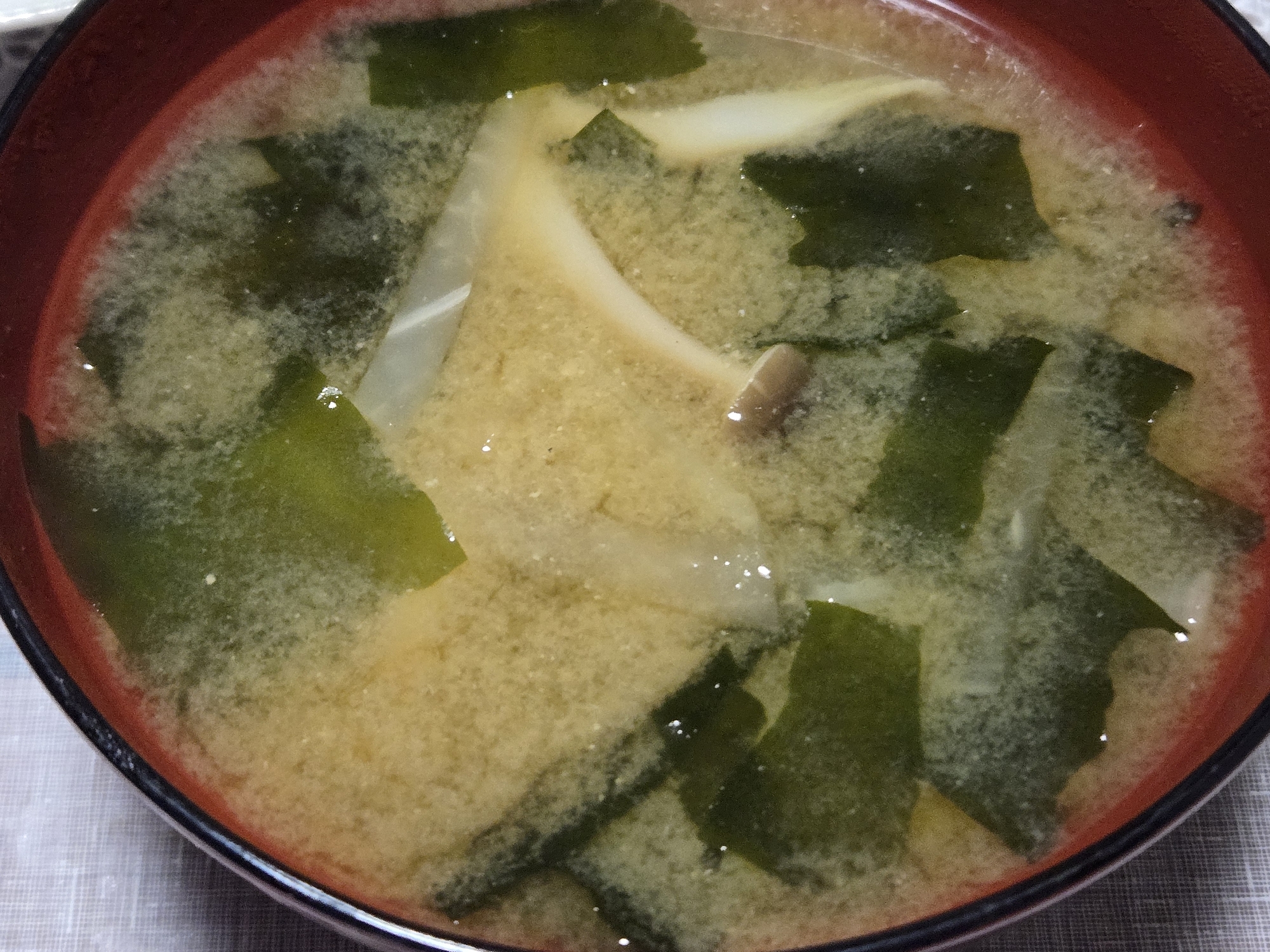 大根 しめじ わかめのお味噌汁