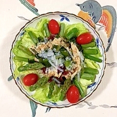 海藻サラダを入れて、レタス とアスパラのサラダ