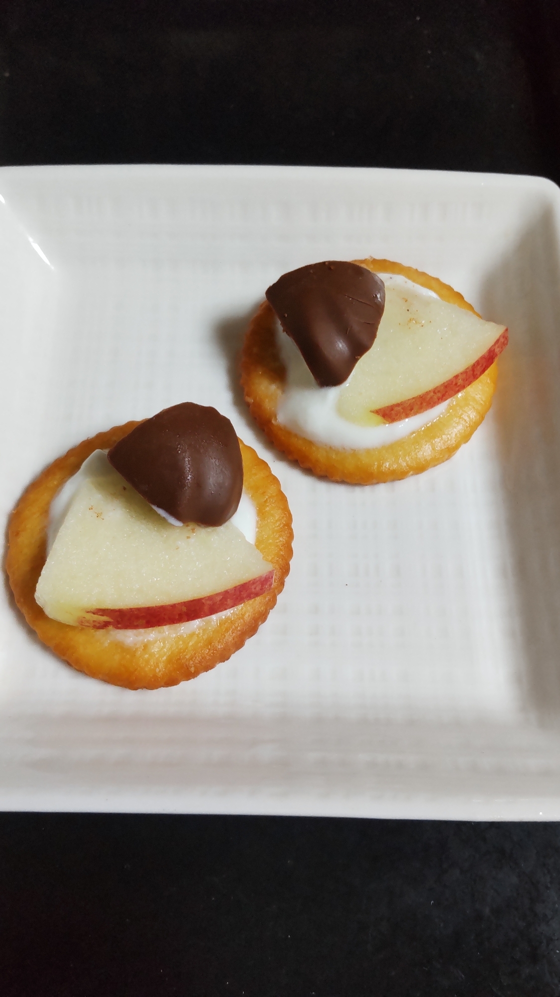 りんごとチョコのカナッペ