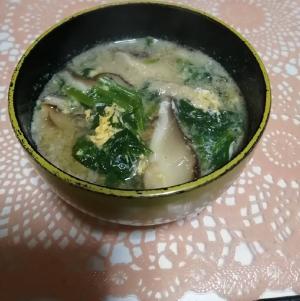 椎茸ほうれん草卵の味噌汁 レシピ 作り方 By シフト6522 楽天レシピ