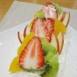 フルーツでロールケーキをデコレーション！！