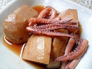 旬を食べよう 超かんたん里芋とイカゲソの煮物 レシピ 作り方 By Omakeya 楽天レシピ