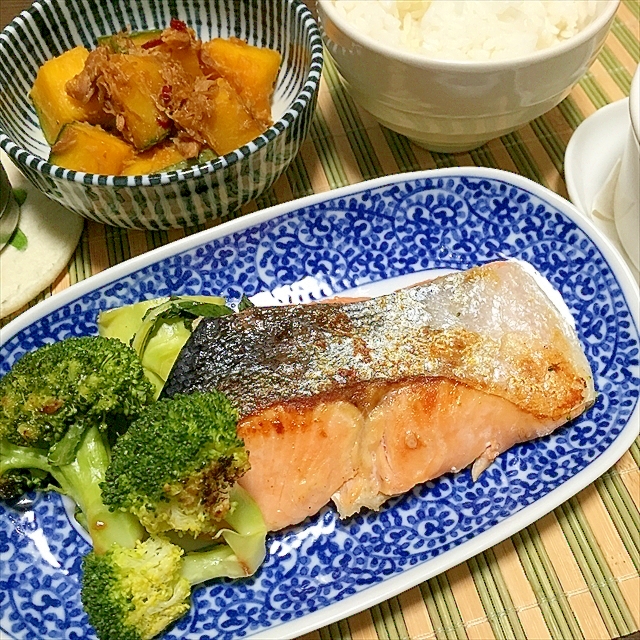 3. フライパンでつくる焼き魚・甘塩鮭ソテー