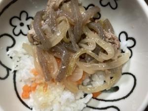 子どもご飯 牛肉と蒟蒻の丼 レシピ 作り方 By おきぬ 楽天レシピ