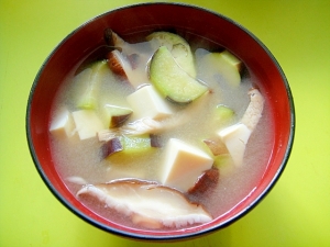 茄子と豆腐しいたけの味噌汁 レシピ 作り方 By Mint74 楽天レシピ