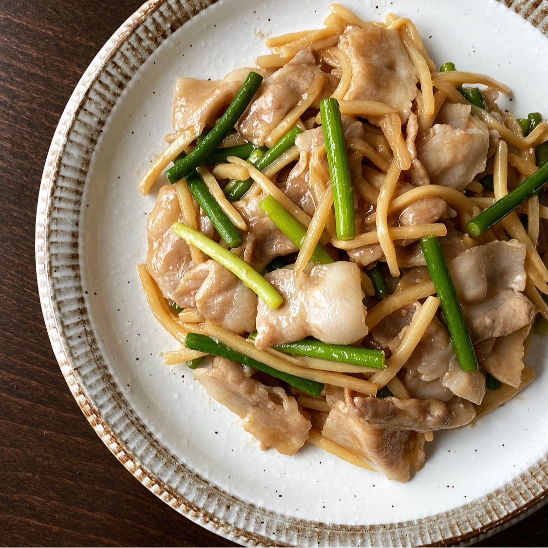 やみつき♡豚肉と筍とにんにくの芽のオイスター炒め