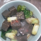 こんにゃくとネギの甘辛炒め