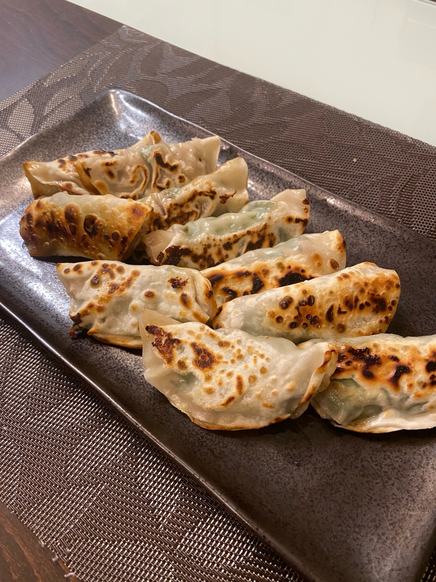 餃子の皮で大葉と豚肉を挟むだけのやつ！