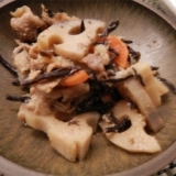 豚とれんこん入りひじき煮