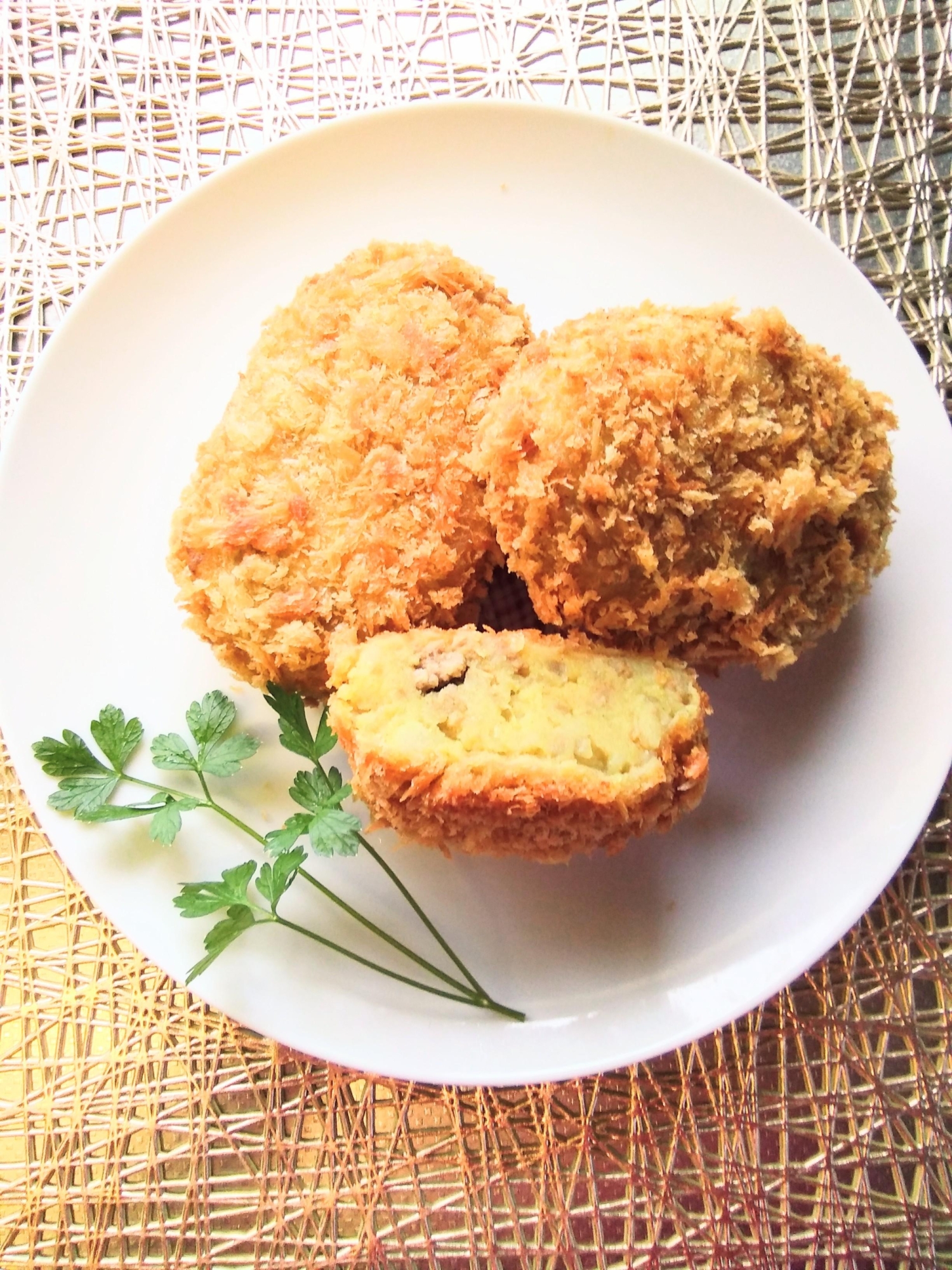 カレーコロッケ　カレー風味のコロッケ
