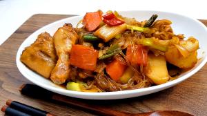 お家で韓国料理 チムタク 鶏肉と野菜の甘辛煮 レシピ 作り方 By Cookim 楽天レシピ