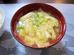 和朝食 白菜と油揚げのお味噌汁 レシピ 作り方 By まろんぱんまん 楽天レシピ