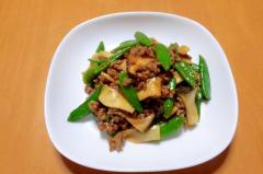 スナップえんどう・エリンギとひき肉のピリ辛味噌炒め
