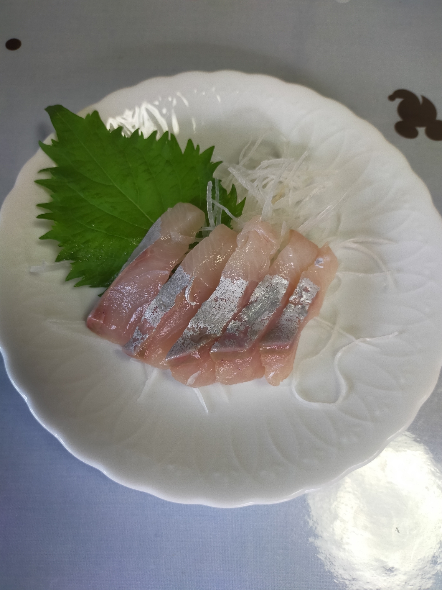 白身魚食べられる分だけ刺身に、残りは【こぶじめ】に