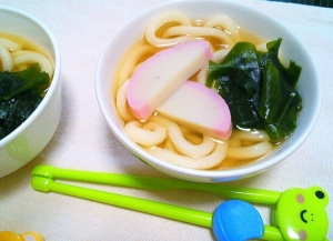 幼児の朝ご飯 わかめと蒲鉾の簡単うどん レシピ 作り方 By Kuuuma 楽天レシピ