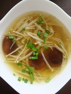 きのこたっぷり しいたけとえのきのスープ レシピ 作り方 By こころママ 楽天レシピ