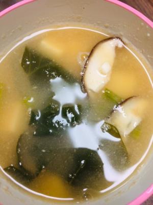 しいたけと豆腐とほうれん草の味噌汁 レシピ 作り方 By ドーナツ 楽天レシピ