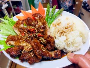 今日の定食 排骨飯 揚げ豚肉ライス レシピ 作り方 By 路地裏食堂 お冷や飲み放題です 楽天レシピ